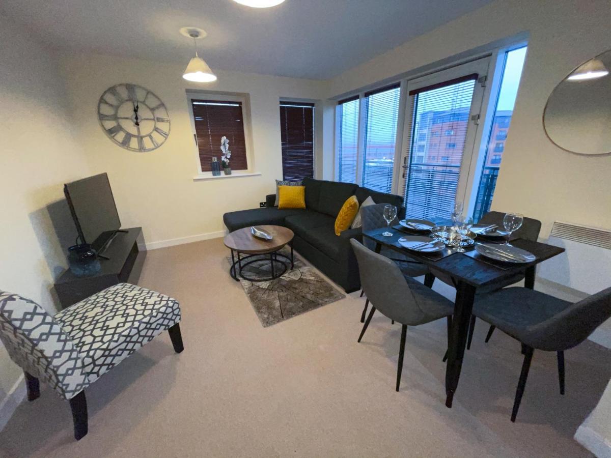 Station Side Penthouse Apartment Wolverhampton Exterior foto